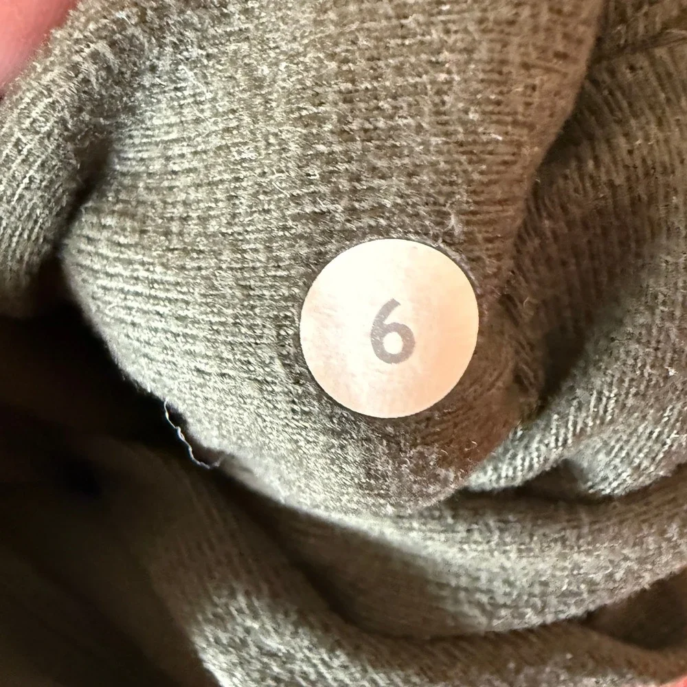 Lululemon Women's Army Green‎ Soft Joggers Size 6
